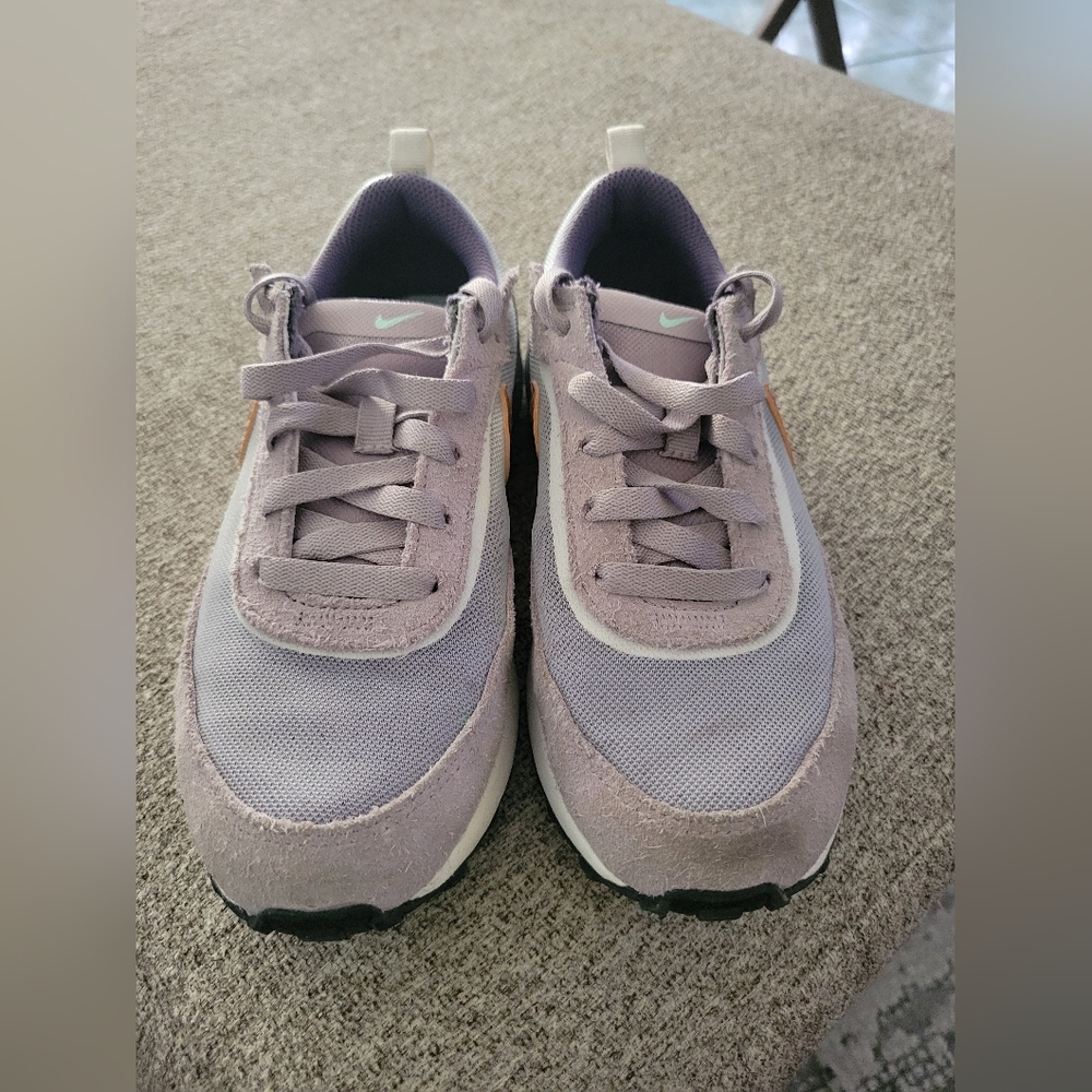 Nike - Picture 2 of 5